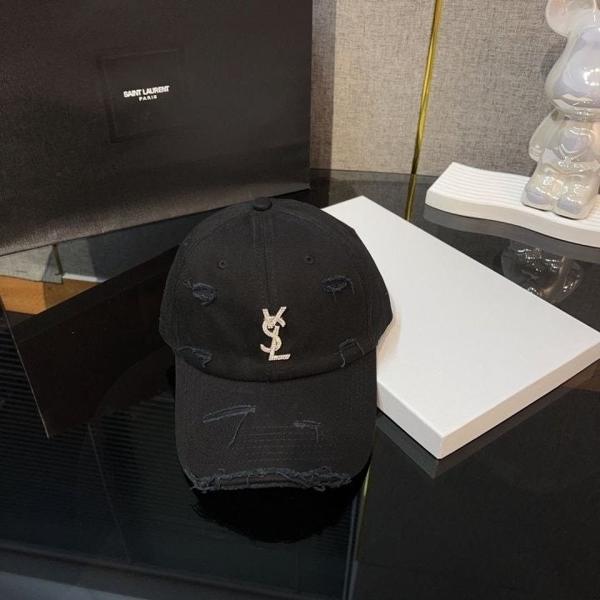 생** YSL 큐빅 패치 시그니처 모자