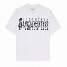 메* 마르지엘라 x SUPREME 티셔츠